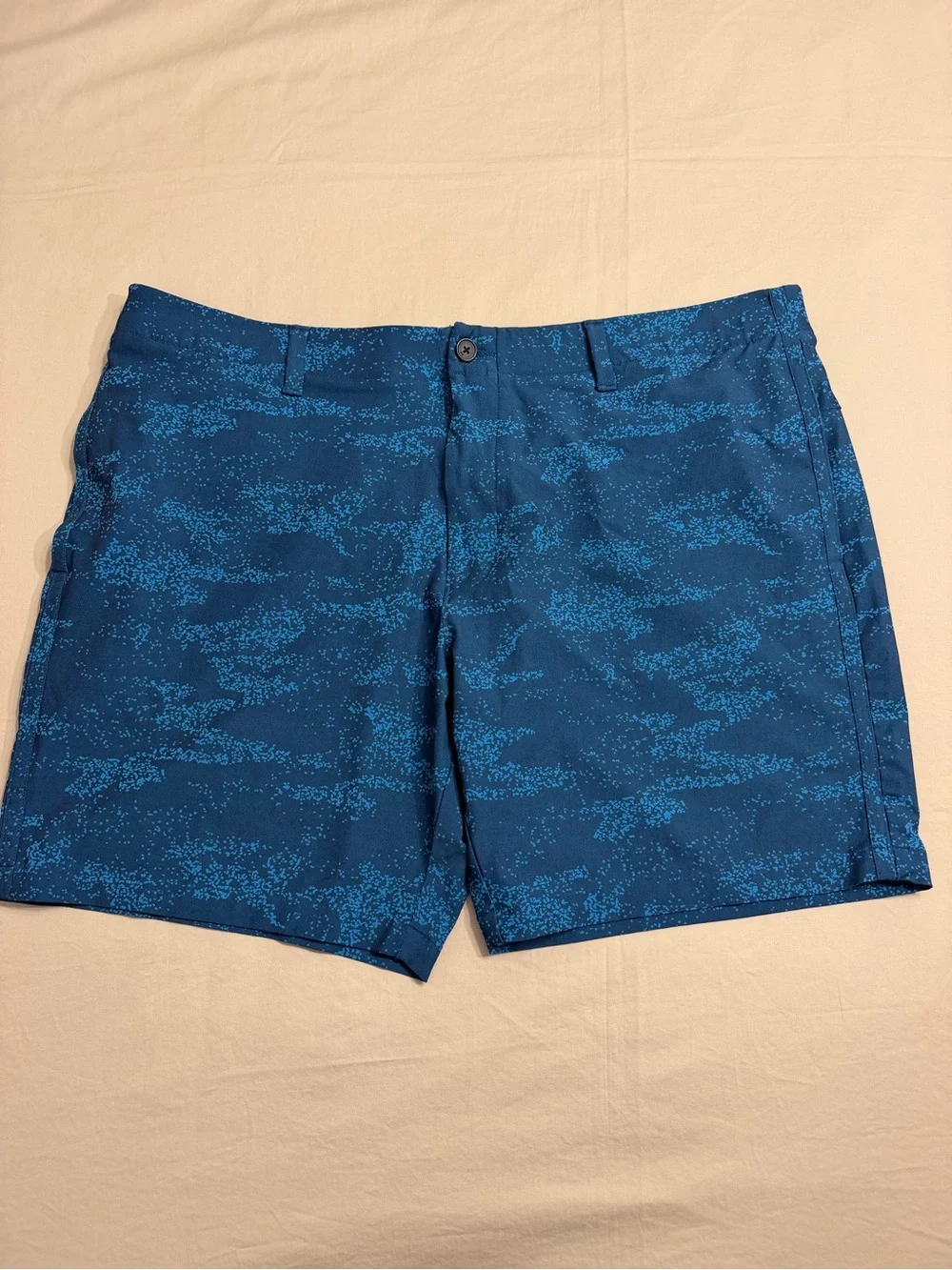 Under Armour Golf Shorts Size 44 Blue Camo Print